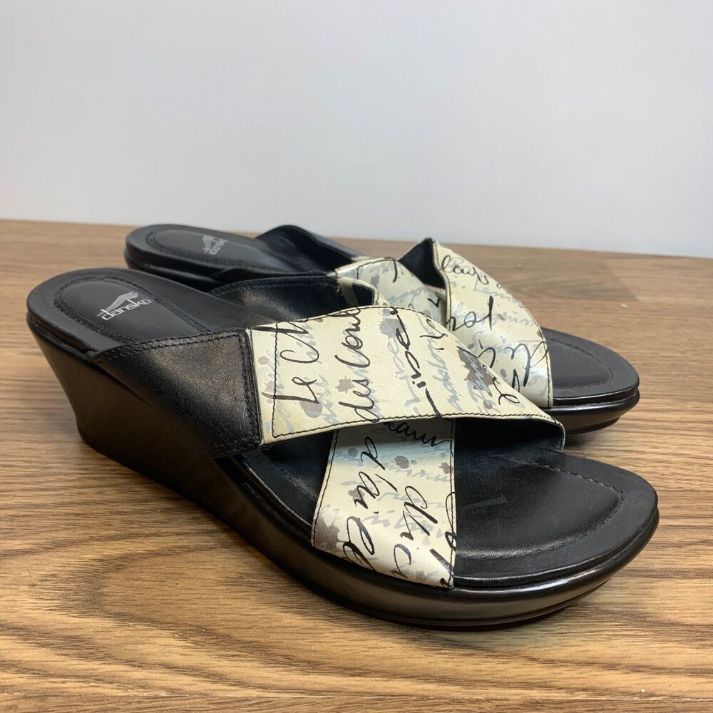 Dansko Ava‎ Script Cream Black Criss Cross Sandals Wedge Comfy Shoes 38 7.5 8
